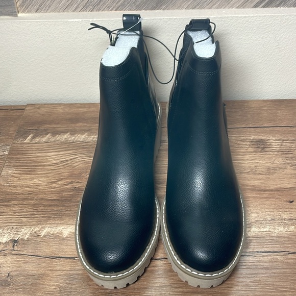 Dolce Vita Rielle Chelsea Wedge Boots black NWB size 7 - Picture 2 of 6